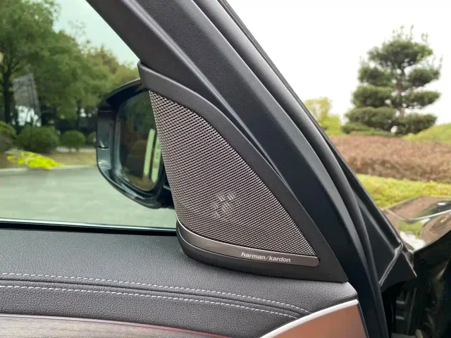BMW 5 Series — Фото автомобиля 11
