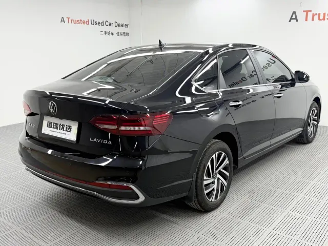 Volkswagen Lavida — Фото автомобиля 5