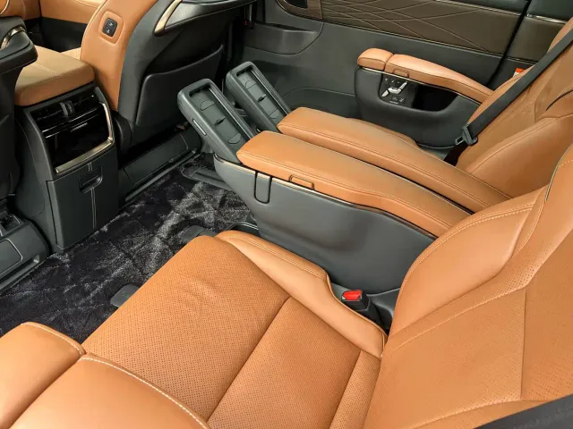 Toyota Vellfire — Фото автомобиля 4