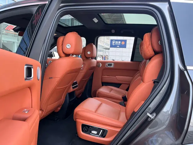 Li Auto L8 — Фото автомобиля 14