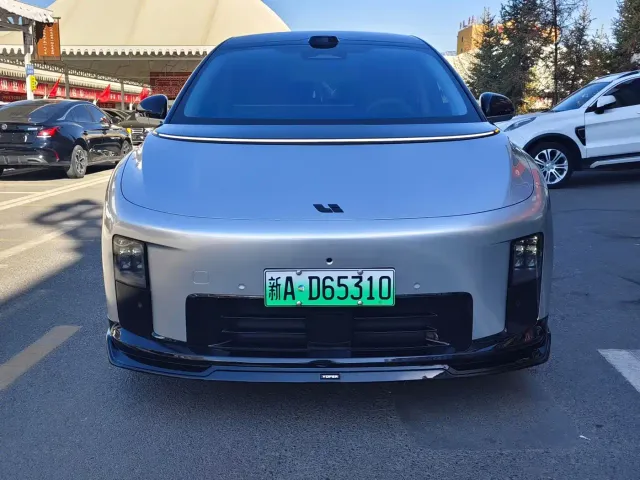 Li Auto i8 — Фото автомобиля 2