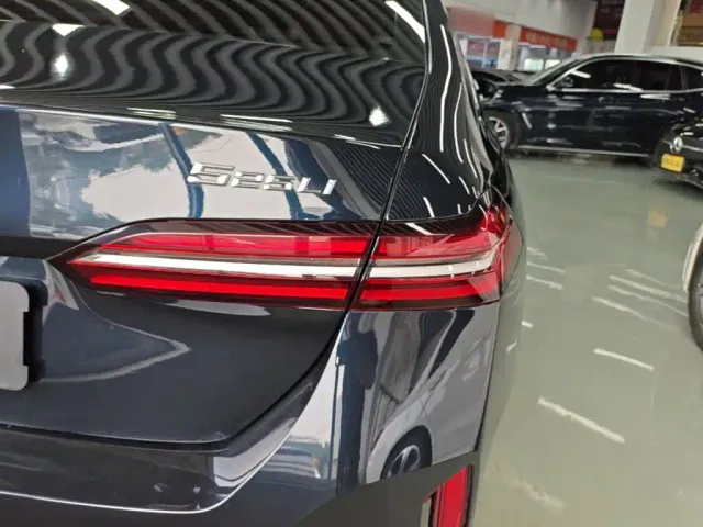 BMW 5 Series — Фото автомобиля 23