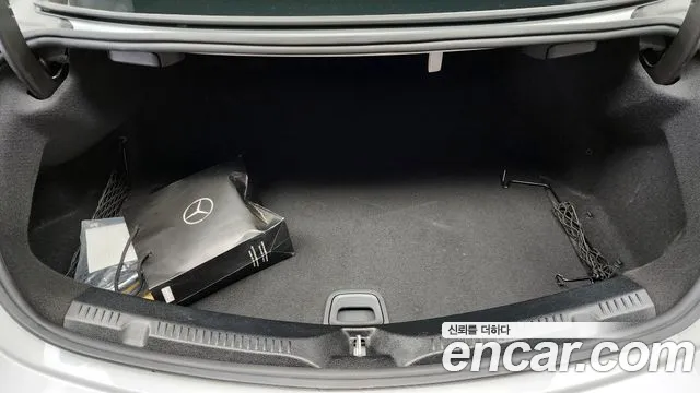 Mercedes-Benz E-Class — Фото автомобиля 19