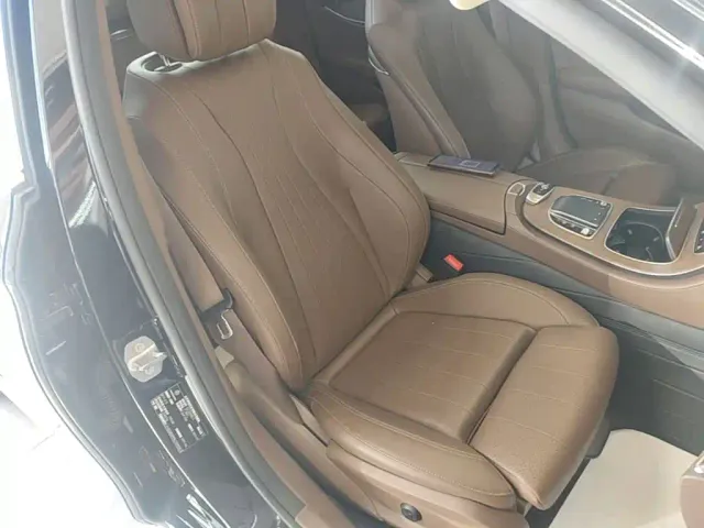 Mercedes-Benz E-Class — Фото автомобиля 24