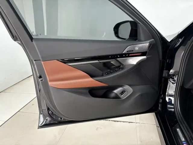 BMW 5 Series — Фото автомобиля 10