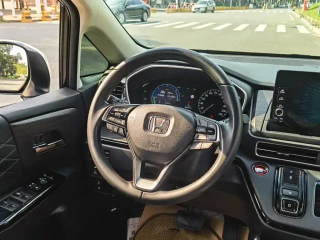 Honda Elysion — Фото автомобиля 12