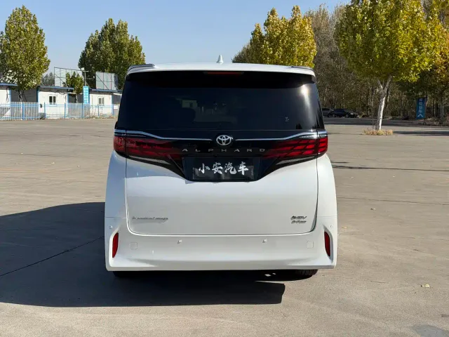 Toyota Alphard — Фото автомобиля 5