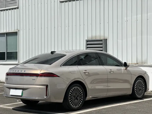 Roewe M7 DMH — Фото автомобиля 9
