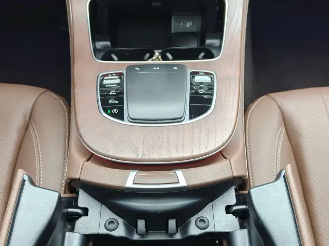 Mercedes-Benz E-Class — Фото автомобиля 26