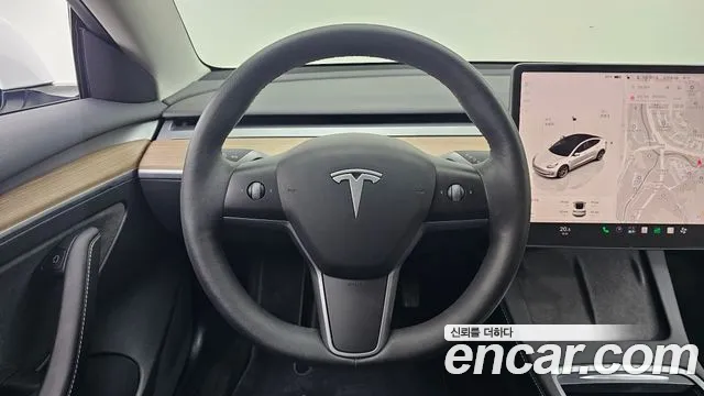 Tesla Model 3 — Фото автомобиля 12