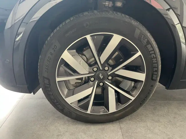 Li Auto L8 — Фото автомобиля 14