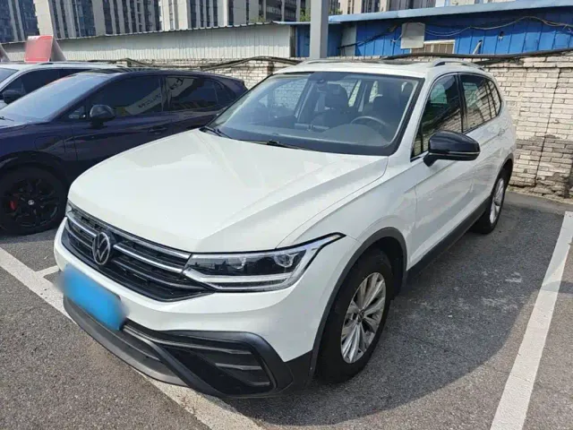 Фотография автомобиля — Volkswagen Tiguan L