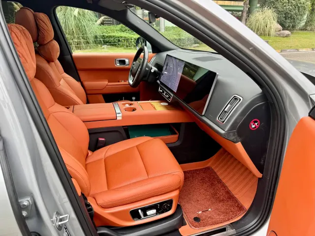 Li Auto L8 — Фото автомобиля 7