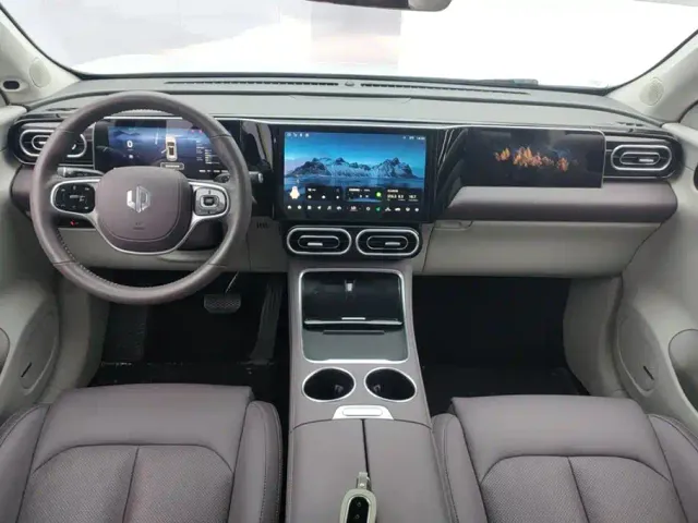 Leapmotor C11 — Фото автомобиля 12
