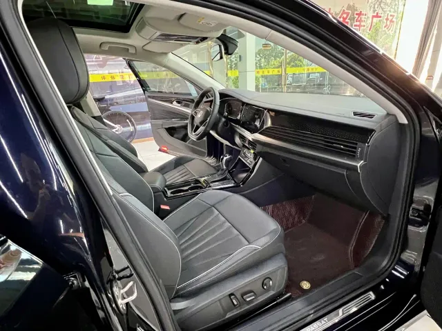 Volkswagen Passat — Фото автомобиля 15