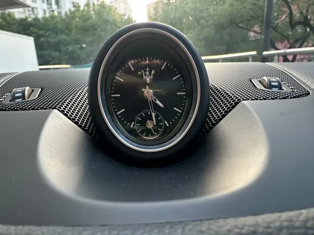 Maserati Levante — Фото автомобиля 12