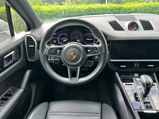 Porsche Cayenne — Фото автомобиля 9