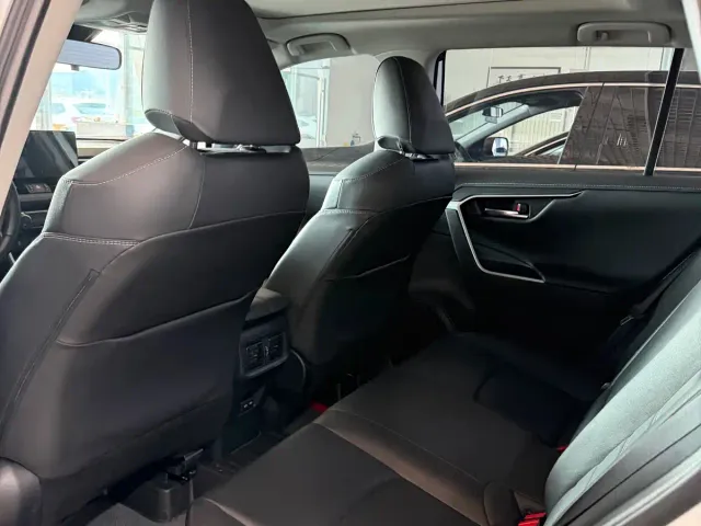 Toyota RAV4 — Фото автомобиля 8
