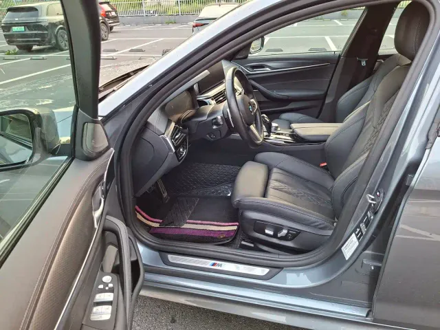 BMW 5 Series — Фото автомобиля 9