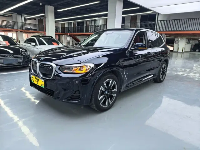 Фотография автомобиля — BMW iX3