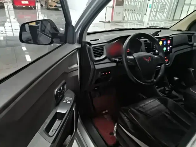 Wuling Hongguang V — Фото автомобиля 15
