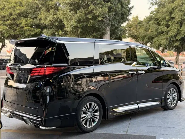 Toyota Alphard — Фото автомобиля 5