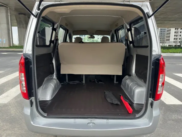 Wuling Hongguang V — Фото автомобиля 9