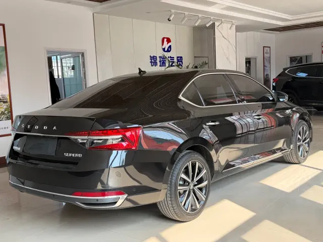 Skoda Superb — Фото автомобиля 3