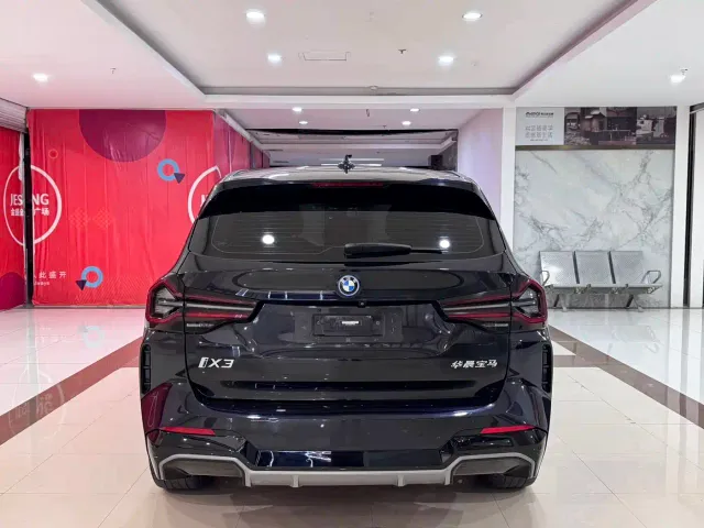 BMW iX3 — Фото автомобиля 8