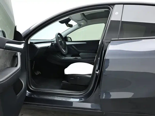 Tesla Model Y — Фото автомобиля 10