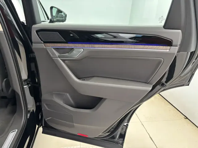 Volkswagen Touareg — Фото автомобиля 19