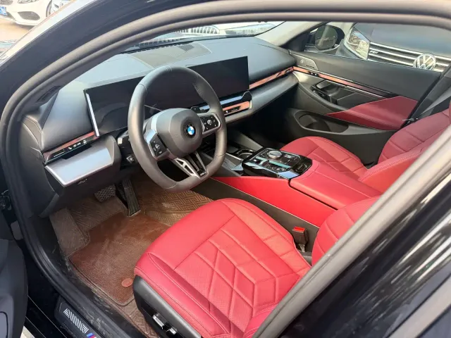 BMW 5 Series — Фото автомобиля 5
