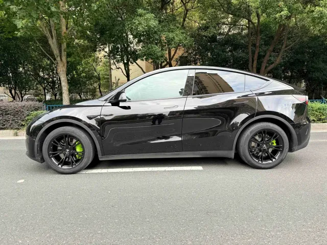 Tesla Model Y — Фото автомобиля 5
