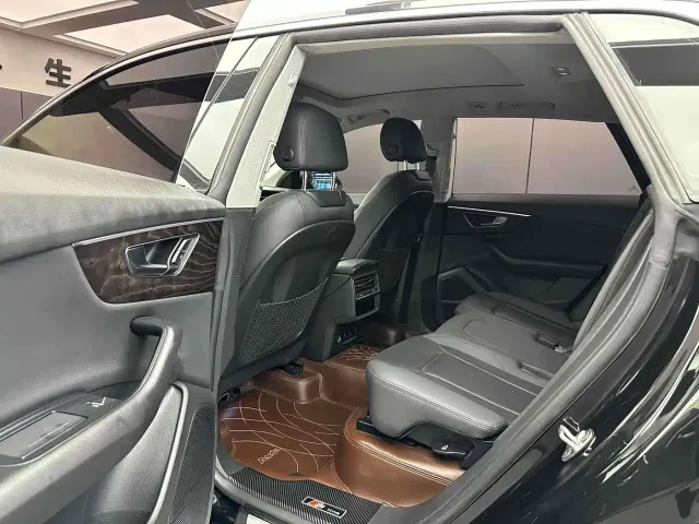 Audi Q8 — Фото автомобиля 6