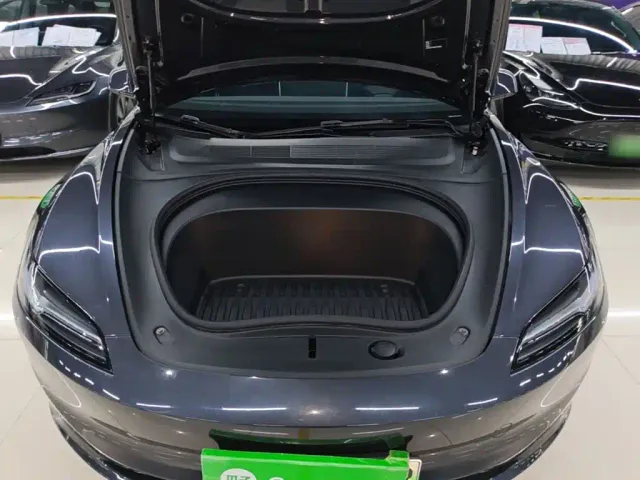 Tesla Model 3 — Фото автомобиля 19