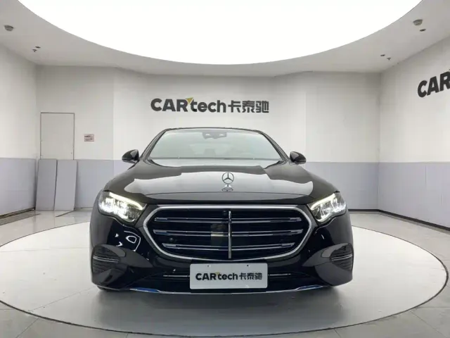 Mercedes-Benz E-Class — Фото автомобиля 3