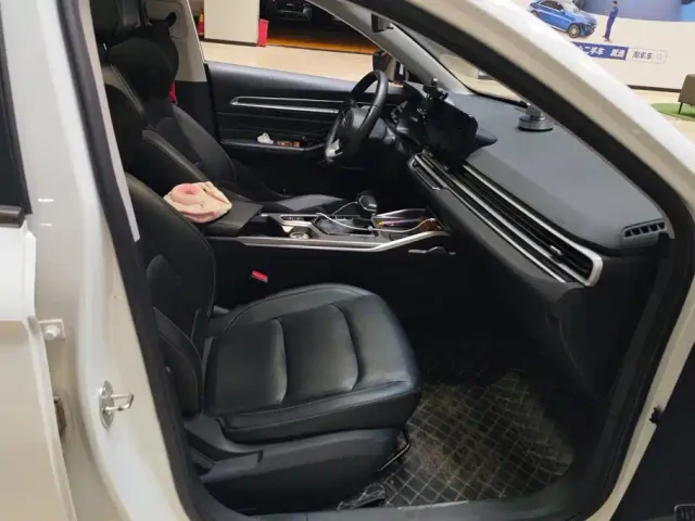Geely Emgrand — Фото автомобиля 8