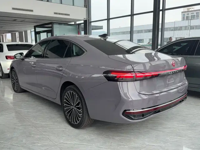 Volkswagen Passat — Фото автомобиля 8