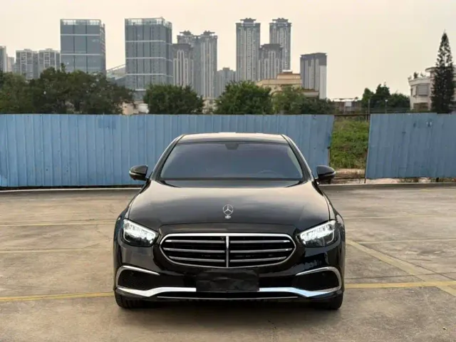 Mercedes-Benz E-Class — Фото автомобиля 2