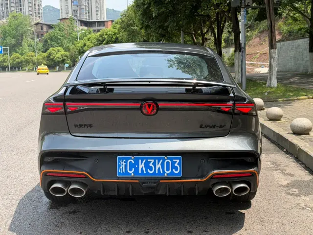 Changan UNI-V — Фото автомобиля 4