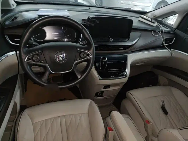 Buick GL8 — Фото автомобиля 9
