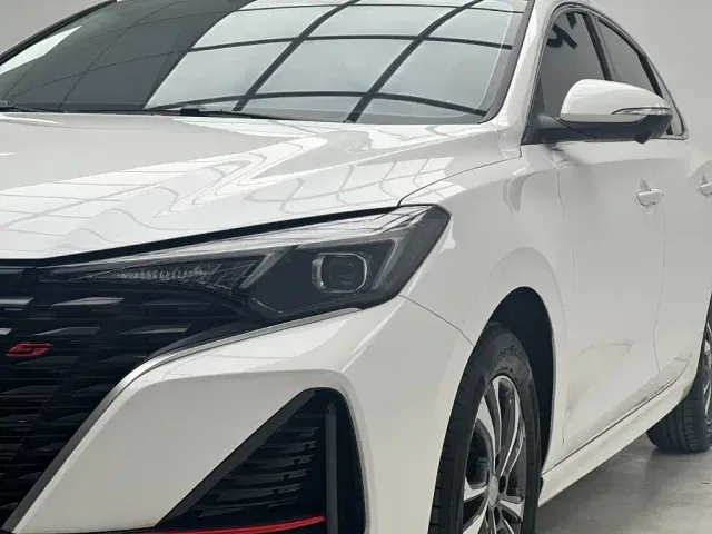 Changan Eado — Фото автомобиля 4