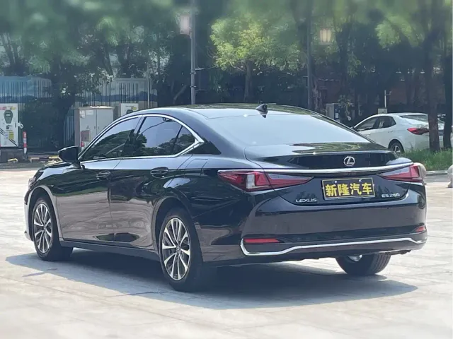 Lexus ES — Фото автомобиля 6