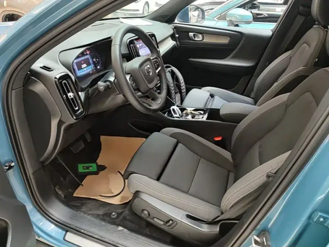 Volvo XC40 — Фото автомобиля 15