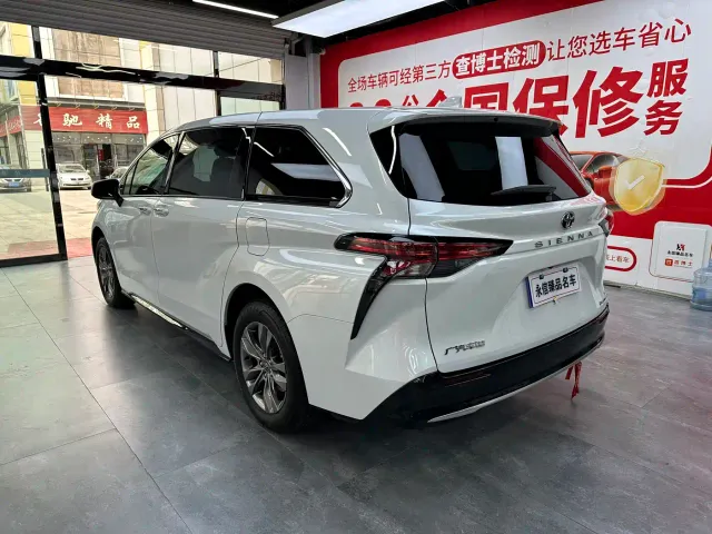 Toyota Sienna — Фото автомобиля 6