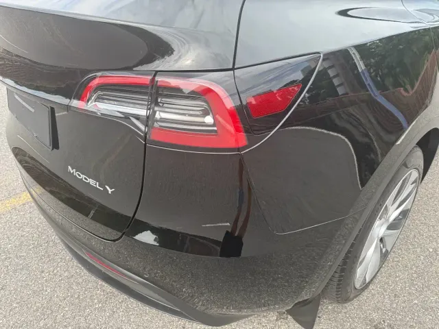 Tesla Model Y — Фото автомобиля 16
