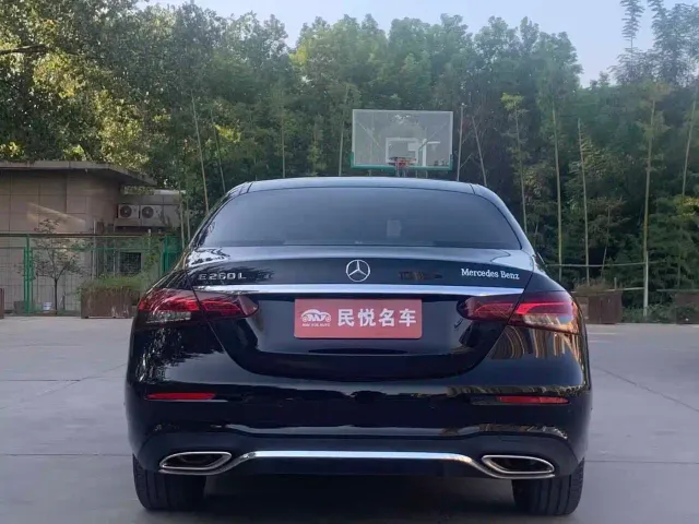 Mercedes-Benz E-Class — Фото автомобиля 8