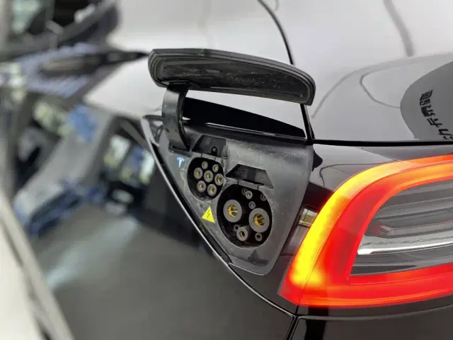 Tesla Model Y — Фото автомобиля 7