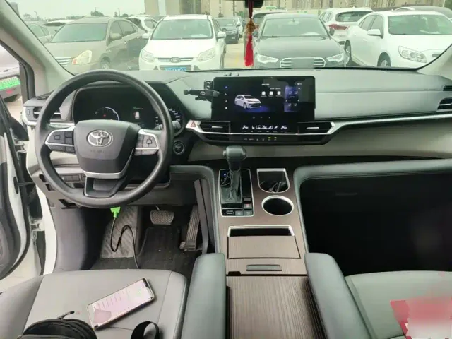 Toyota Granvia — Фото автомобиля 9