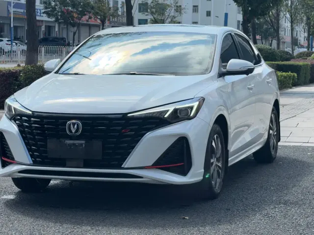 Changan Eado — Фото автомобиля 5